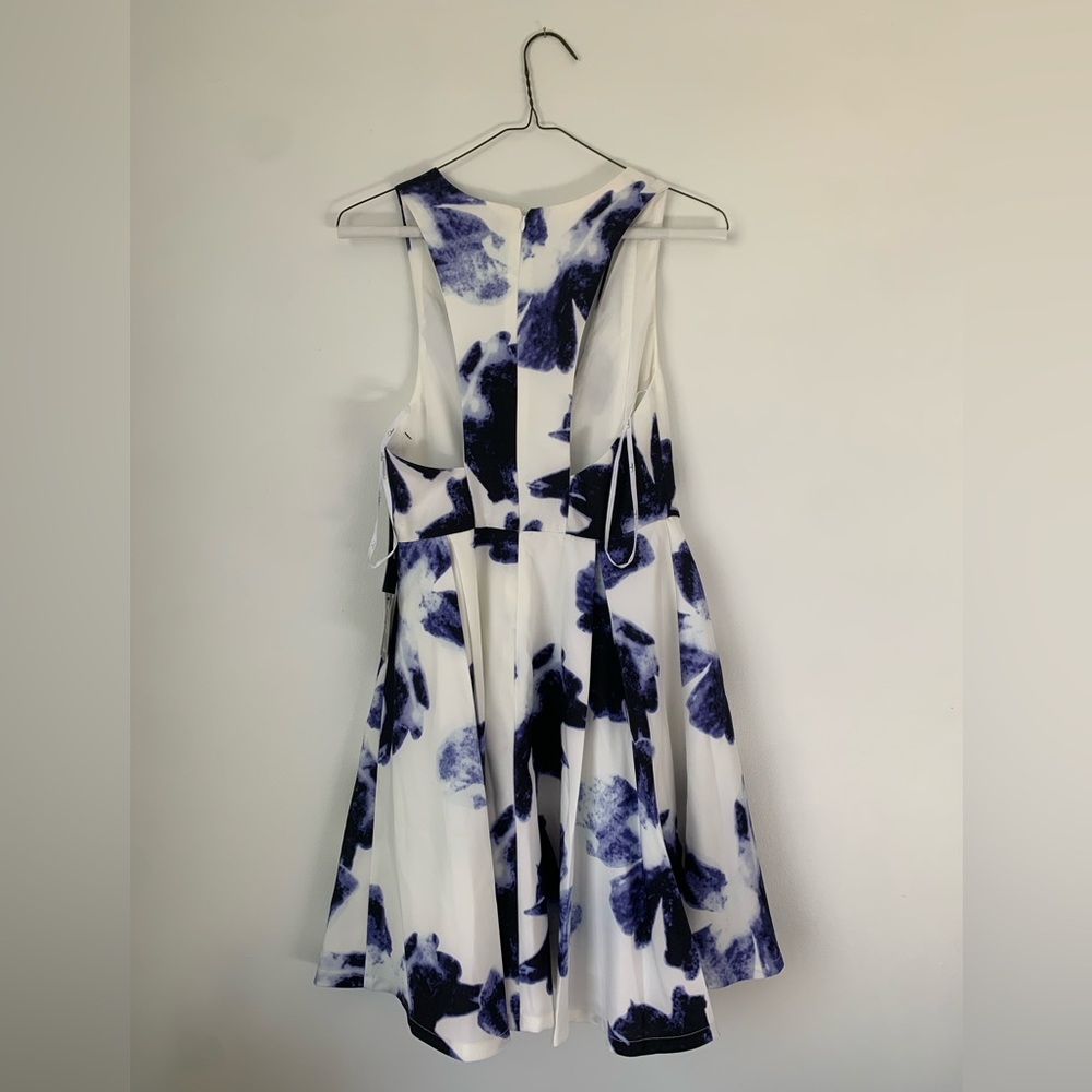 NWT Lulus “Seeing Chic” sleeveless skater dress size XS - Picture 2 of 3